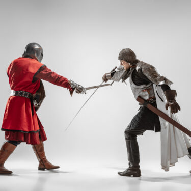 2 chevaliers en train de se battre à l'épée